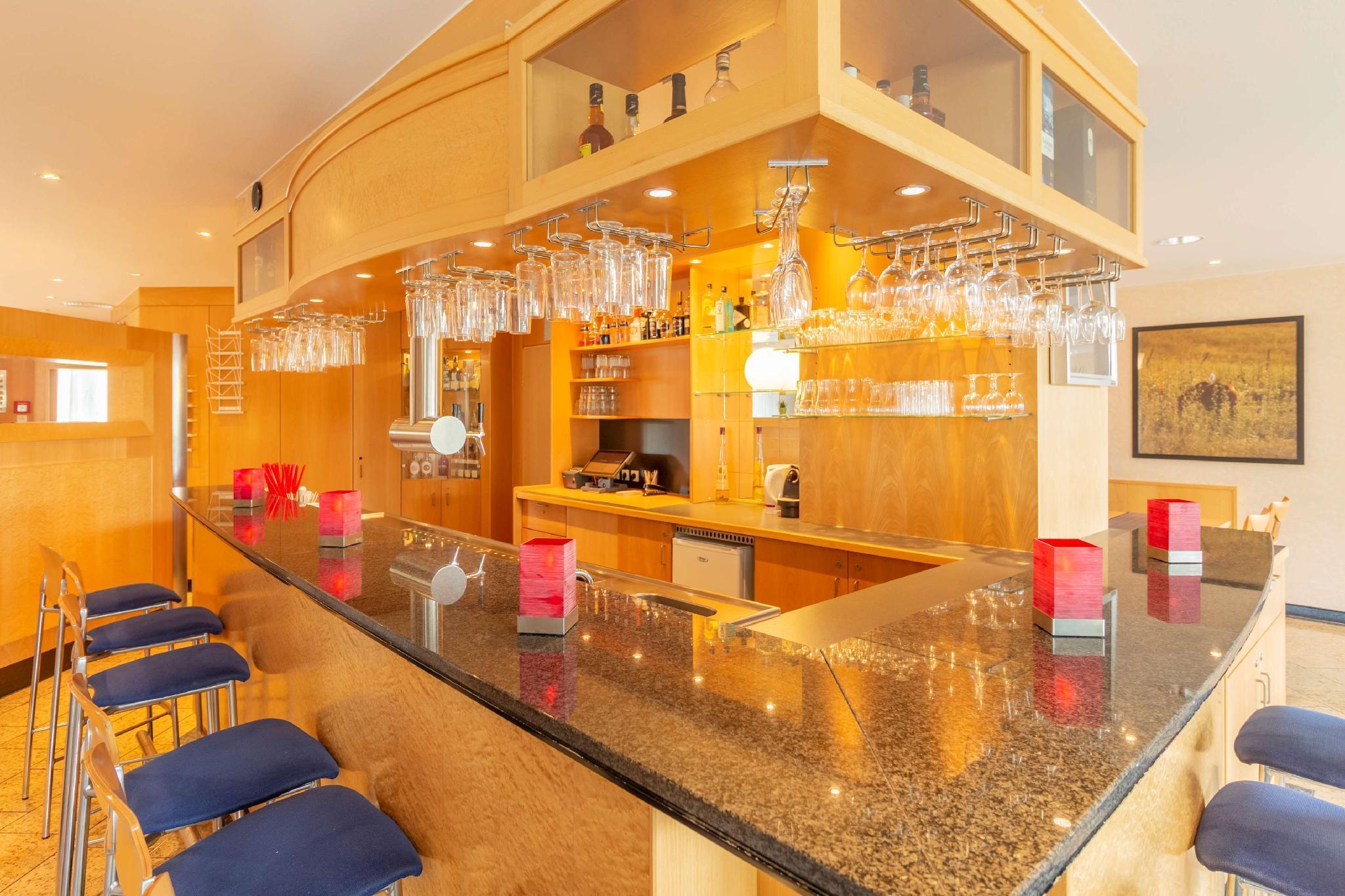 Ramada by Wyndham Hannover Laatzen Bagian luar foto