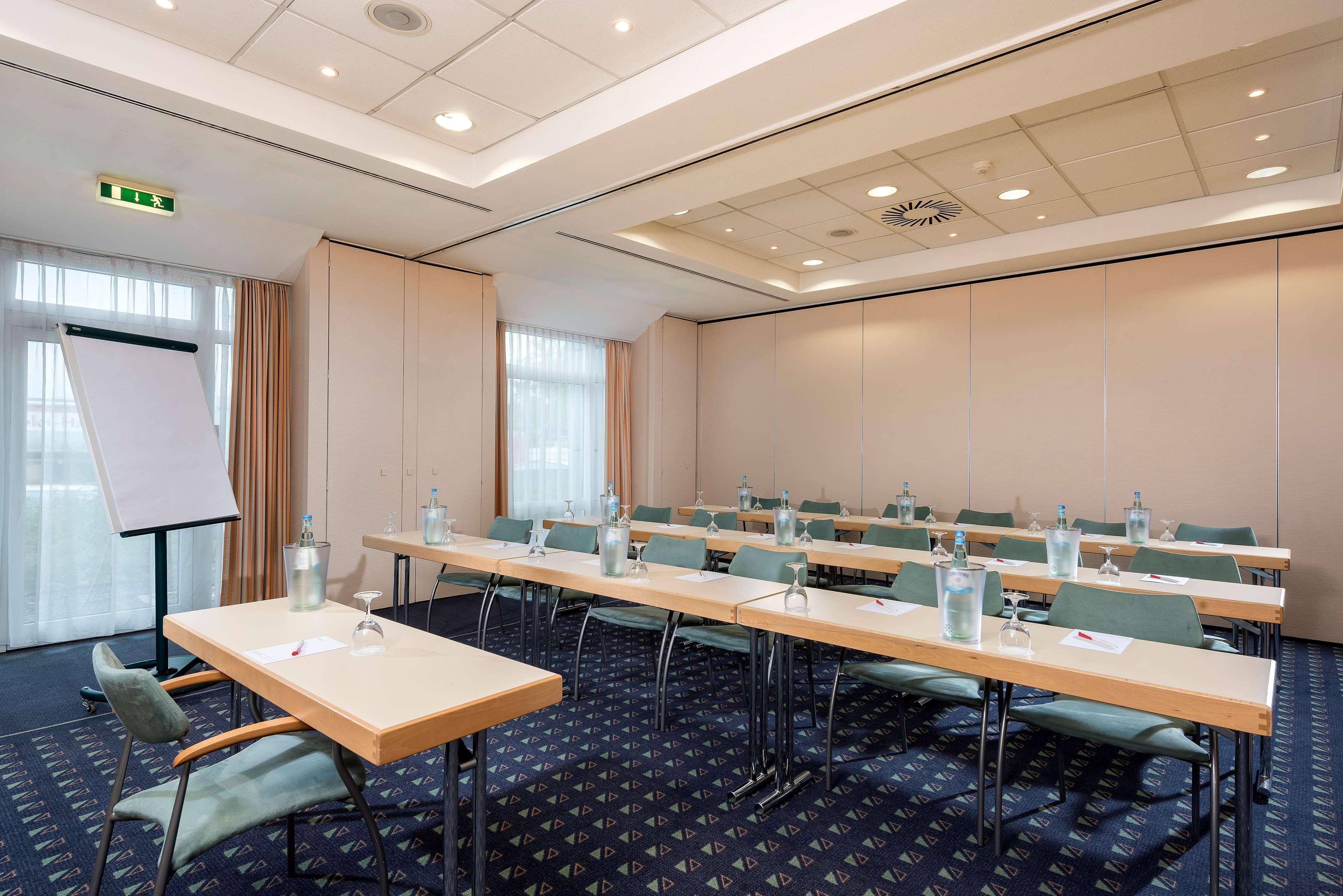 Ramada by Wyndham Hannover Laatzen Bagian luar foto