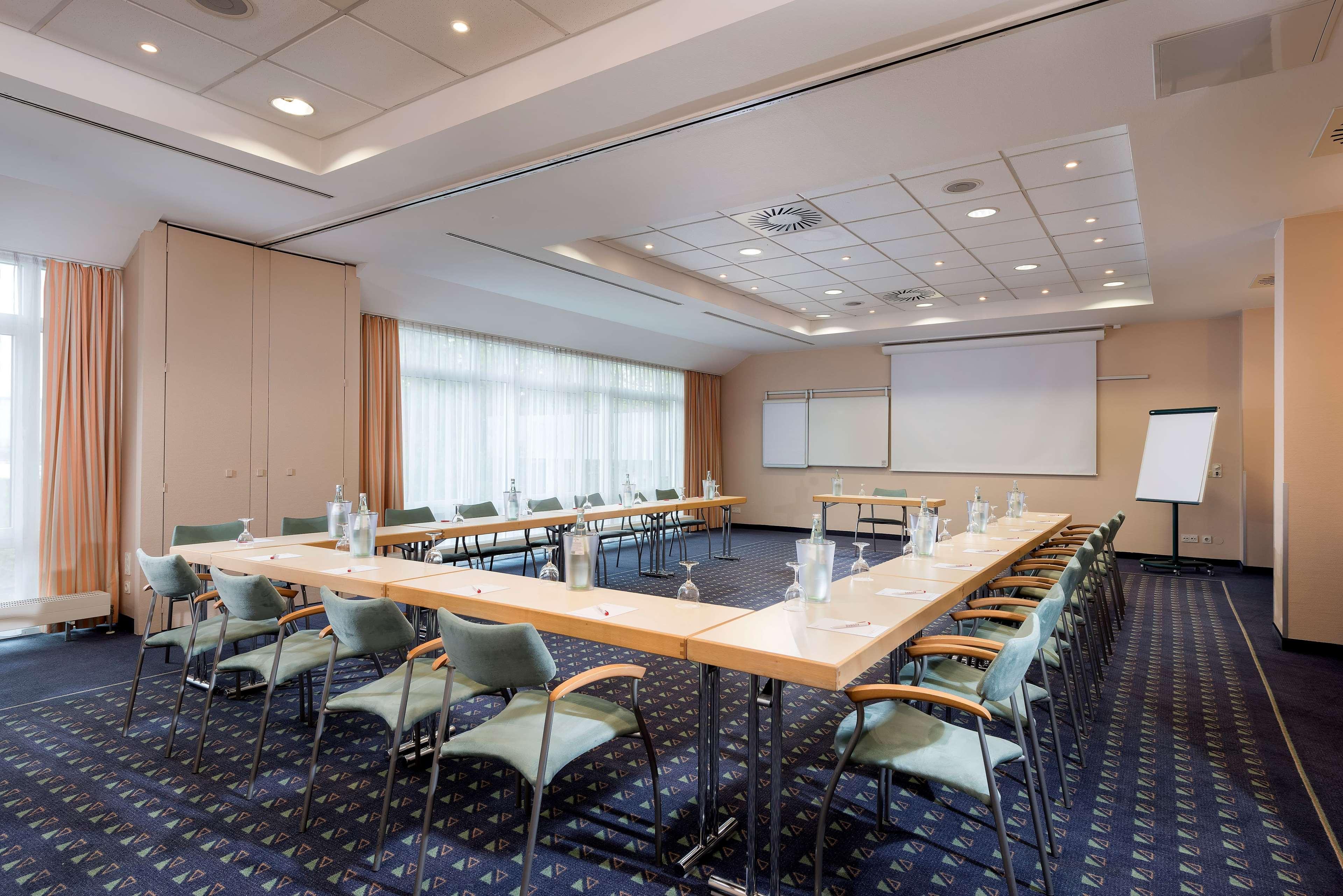 Ramada by Wyndham Hannover Laatzen Bagian luar foto