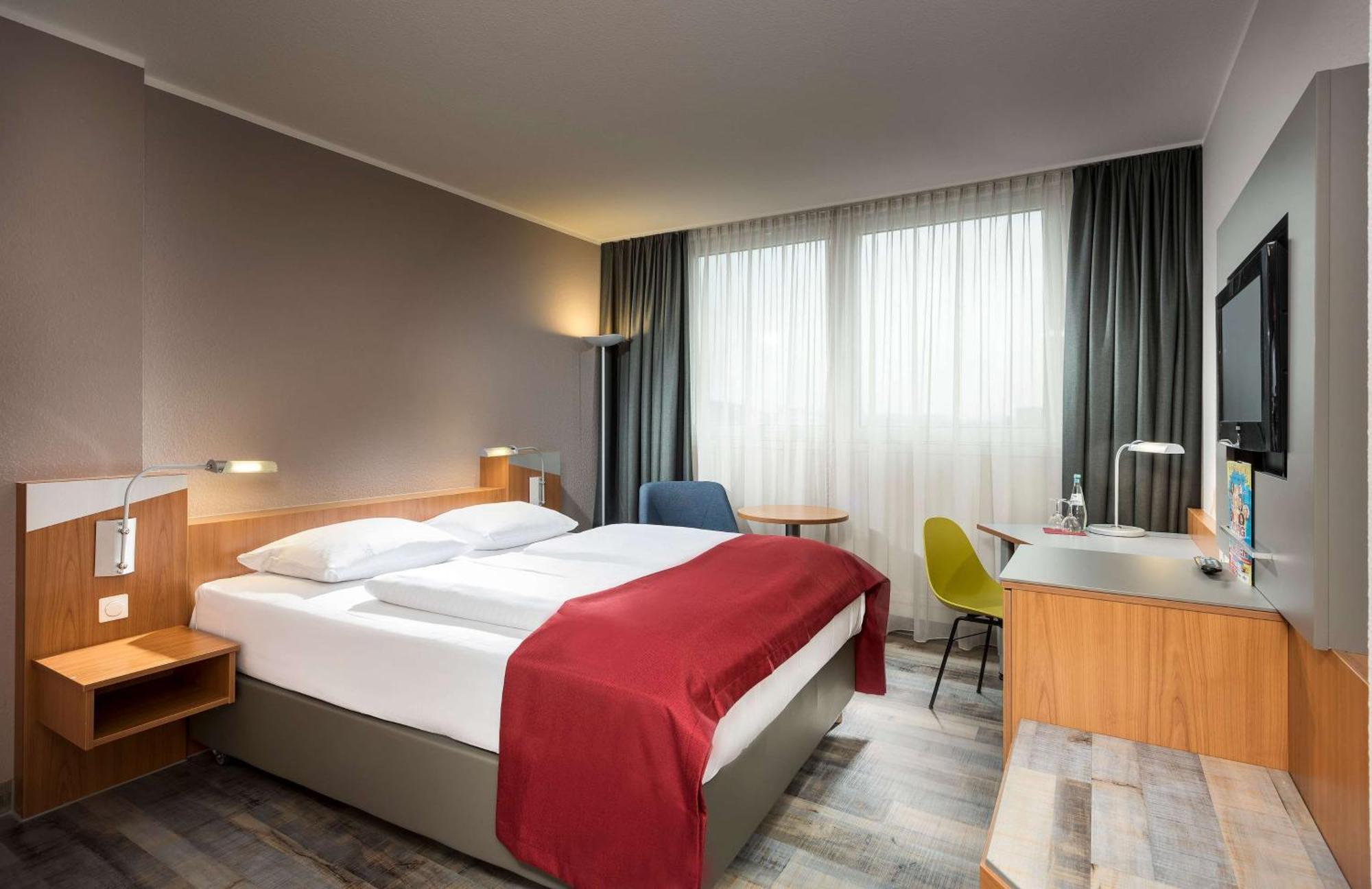 Ramada by Wyndham Hannover Laatzen Bagian luar foto