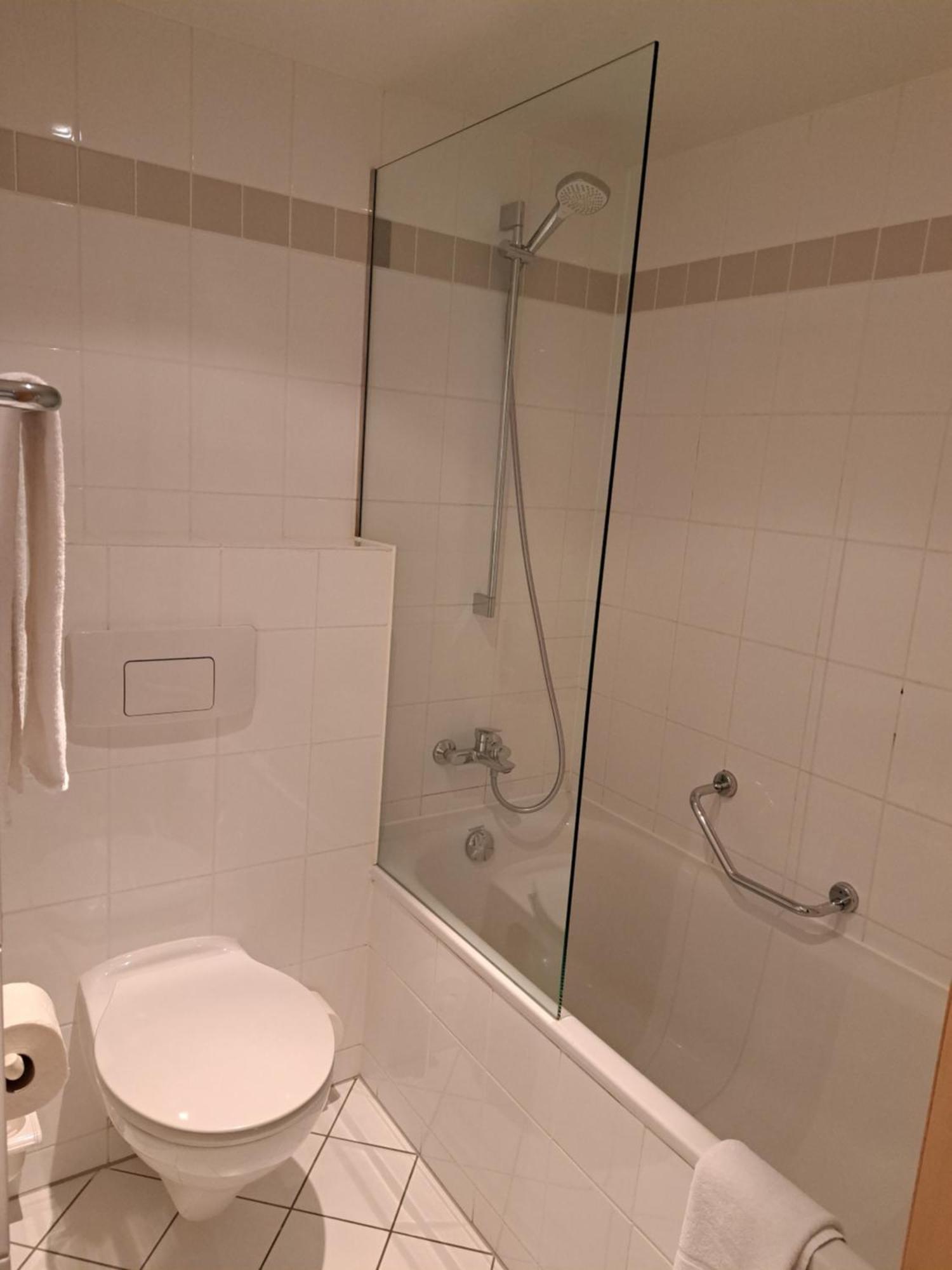 Ramada by Wyndham Hannover Laatzen Bagian luar foto