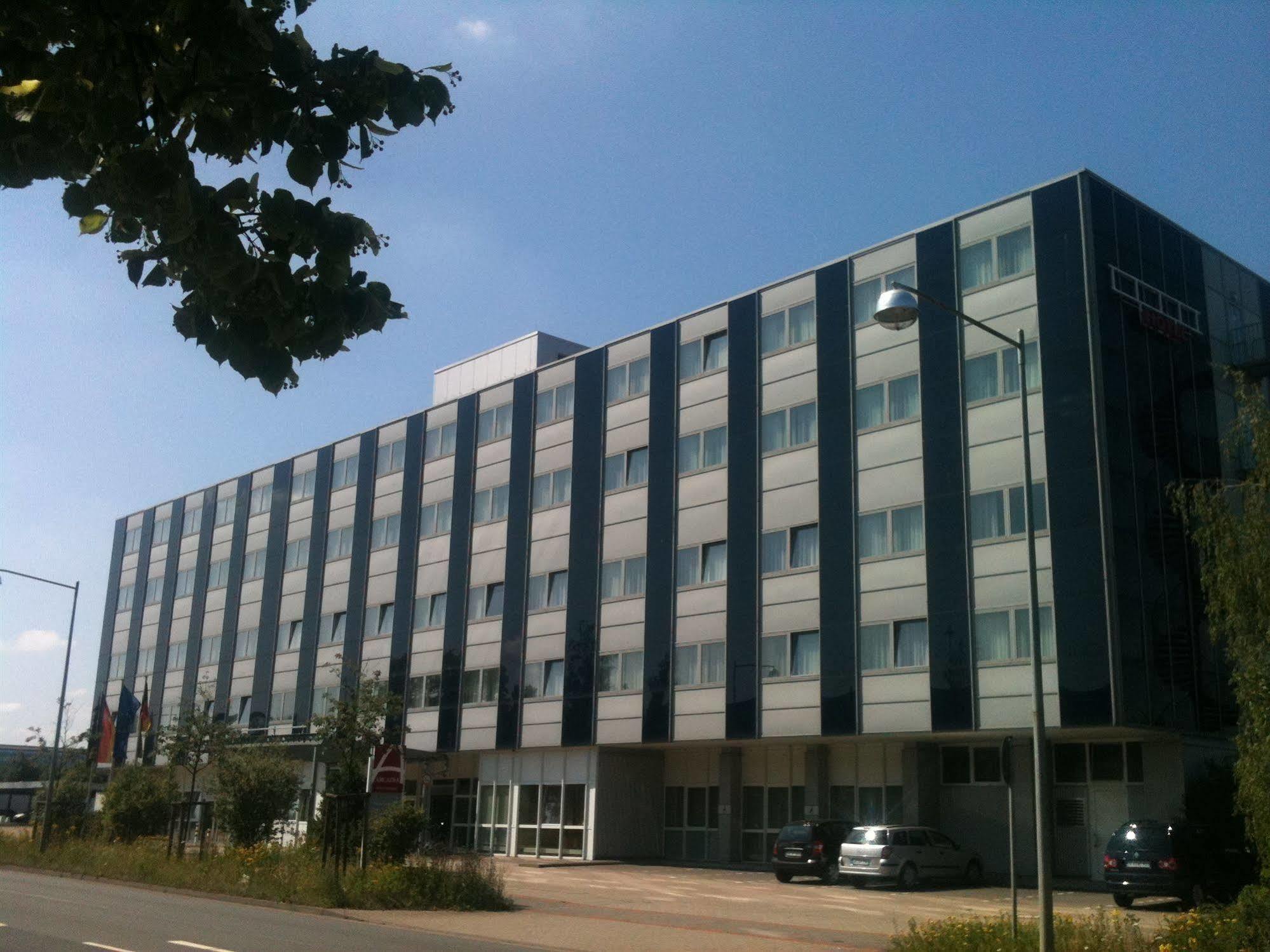 Ramada by Wyndham Hannover Laatzen Bagian luar foto