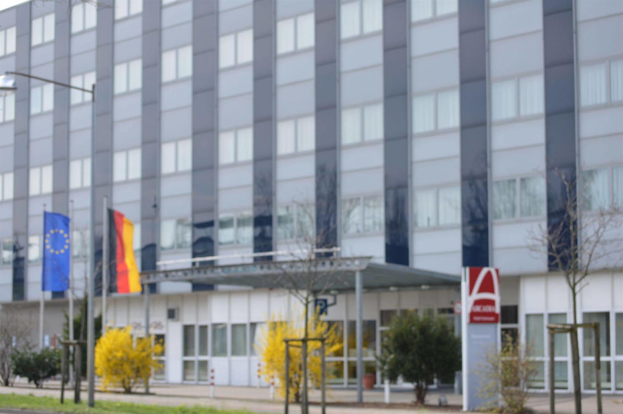Ramada by Wyndham Hannover Laatzen Bagian luar foto