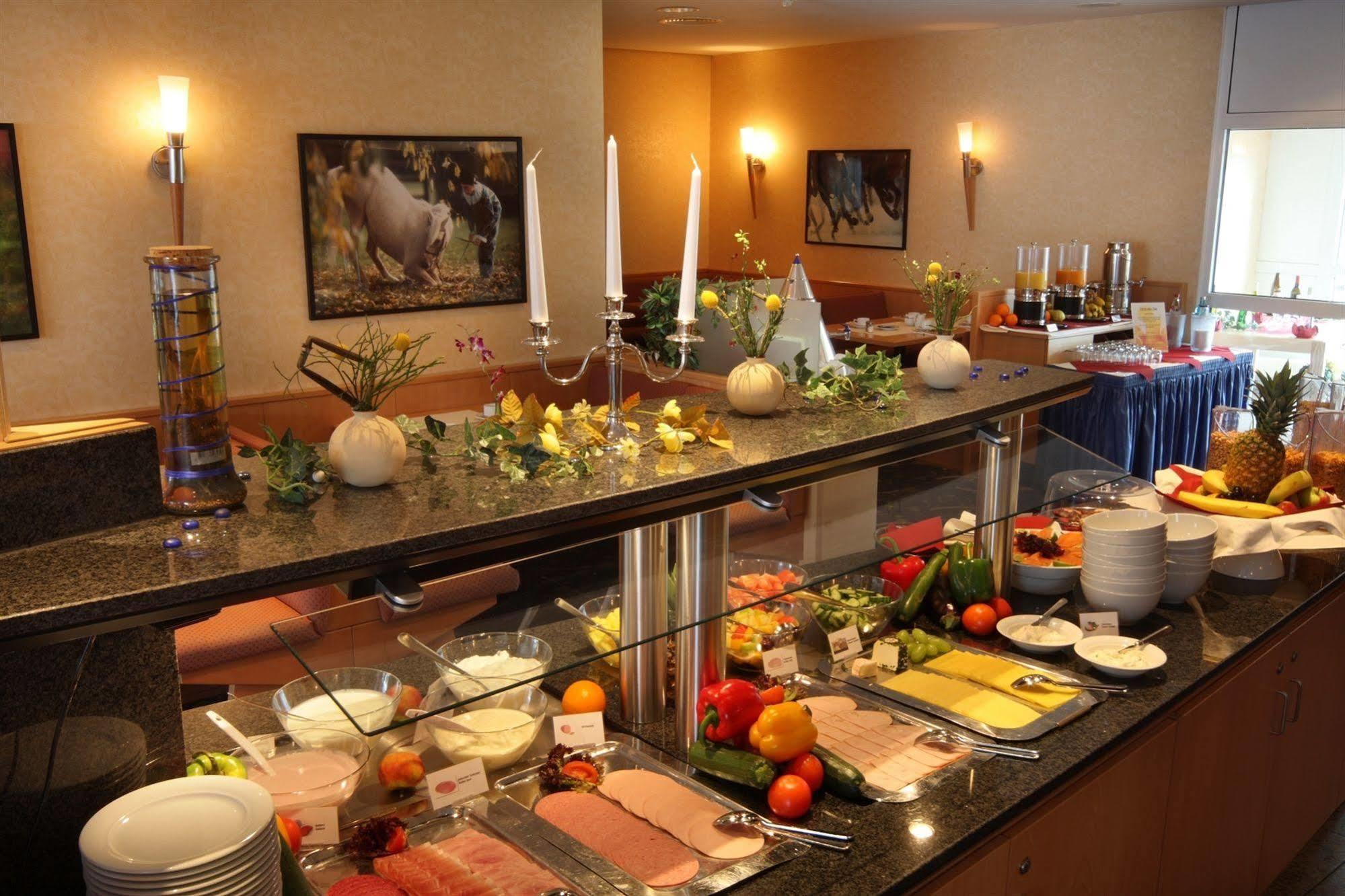 Ramada by Wyndham Hannover Laatzen Restoran foto