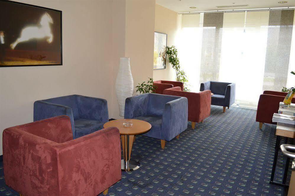 Ramada by Wyndham Hannover Laatzen Bagian luar foto