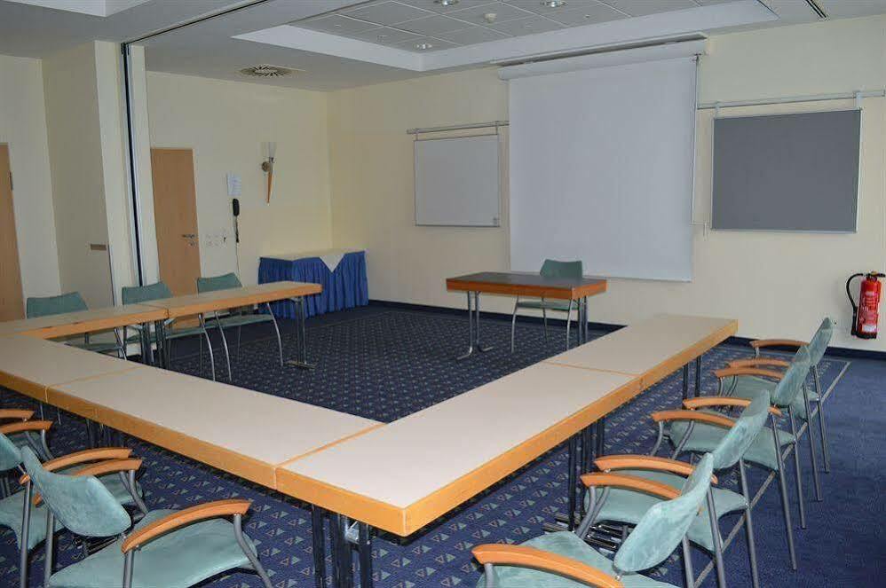 Ramada by Wyndham Hannover Laatzen Bagian luar foto