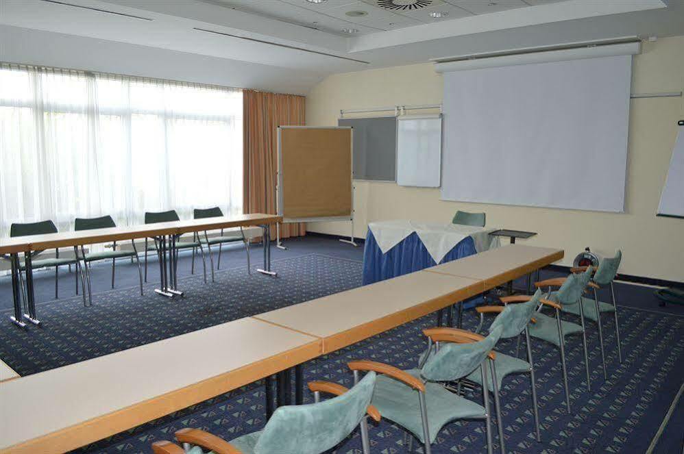 Ramada by Wyndham Hannover Laatzen Bagian luar foto
